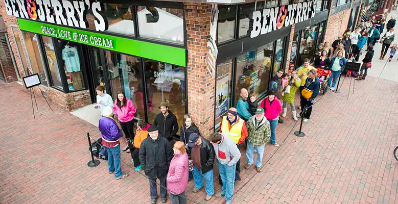 Kø af mennesker til Free cone day